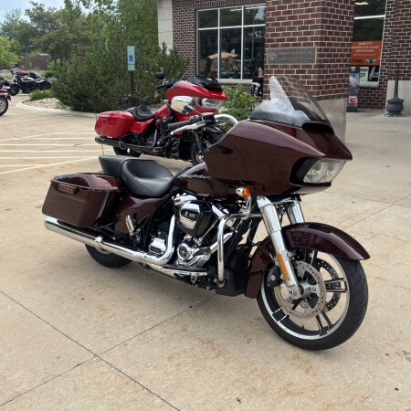 2019 Harley-Davidson® Road Glide® Twisted Cherry thumb 3