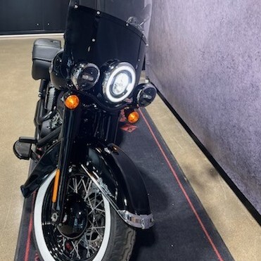 2024 Harley-Davidson® Heritage Classic Vivid Black - Black Finish thumb 2