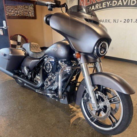 2017 Harley Davidson Street Glide Special FLHXS thumb 3