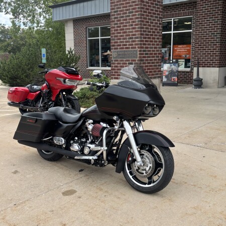 2010 Harley-Davidson® Road Glide® Custom Black Denim thumb 3