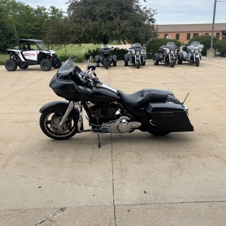 2010 Harley-Davidson® Road Glide® Custom Black Denim thumb 0