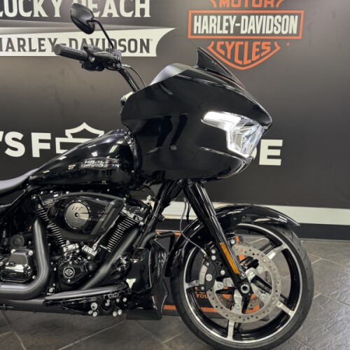 2026 Harley-Davidson® Road Glide® Vivid Black Black Trim thumb 3