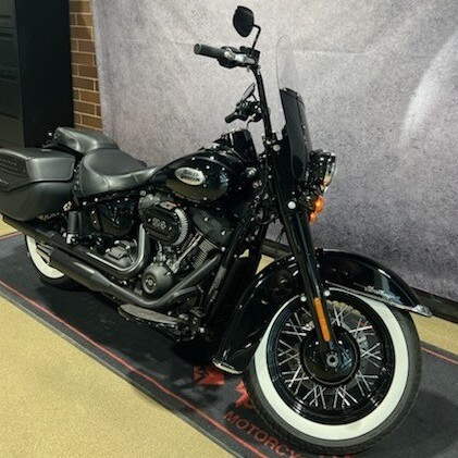 2024 Harley-Davidson® Heritage Classic Vivid Black - Black Finish thumb 3