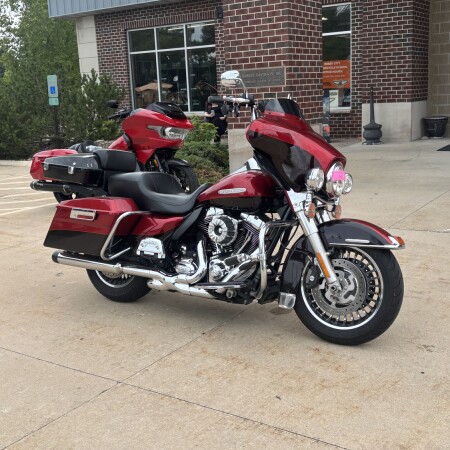 2012 Harley-Davidson® Electra Glide® Ultra Limited Ember Red Sunglo thumb 3