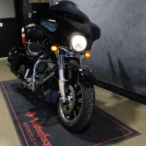 2019 Harley-Davidson® Electra Glide® Standard Vivid Black FLHT thumb 2