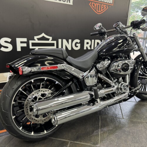 2026 Harley-Davidson® Breakout® Vivid Black Chrome Trim thumb 1