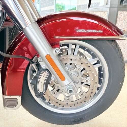 2017 FLHTCUTG Harley-Davidson® Tri Glide® Ultra Two-Tone Mysterious Red Sunglo/Velocity Red Sunglo thumb 2