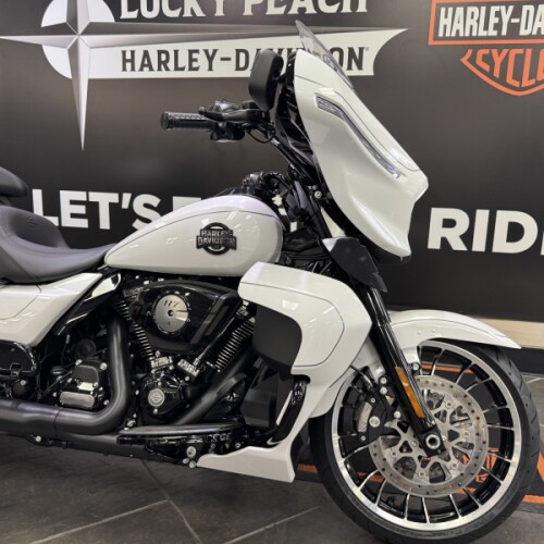 2026 Harley-Davidson® Street Glide Limited White Onyx Pearl Black Trim thumb 3