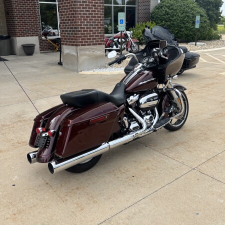2019 Harley-Davidson® Road Glide® Twisted Cherry thumb 2