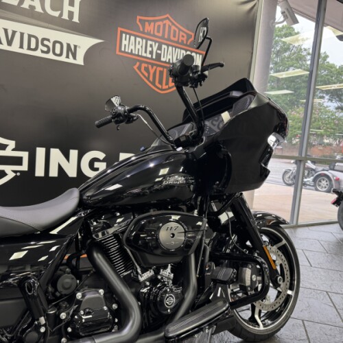 2026 Harley-Davidson® Road Glide® Vivid Black Black Trim thumb 1