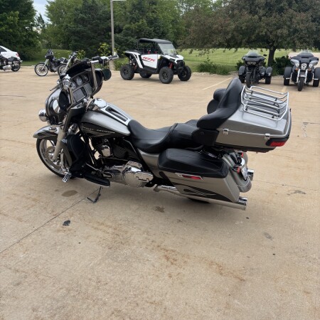 2014 Harley-Davidson® Ultra Limited CUSTOM SILVER AND CARBON thumb 1