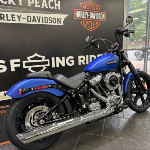 2026 Harley-Davidson® Street Bob® Aurora Blue Denim Chrome Cast Wheels thumb 0