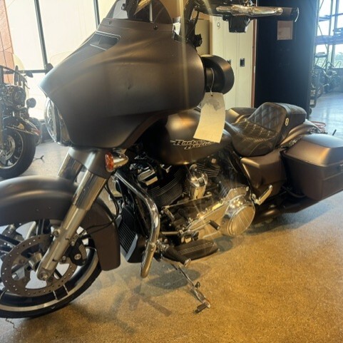  2017 Harley Davidson Street Glide Special FLHXS thumb 2