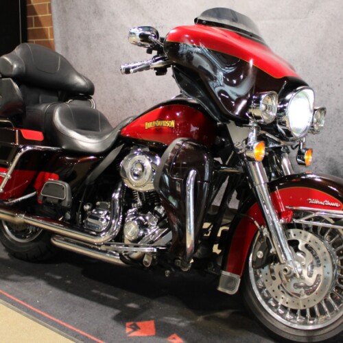 2010 Harley-Davidson® Electra Glide® Ultra Classic® Merlot Sunglo/Cherry Red Sunglo FLHTCU thumb 2