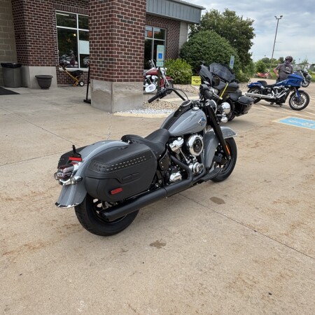 2026 Harley-Davidson® Heritage Classic Dark Billiard Gray Black Cast Wheels thumb 2
