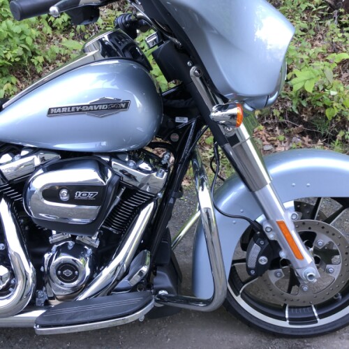 2023 Harley-Davidson® Street Glide® Atlas Silver Metallic thumb 3