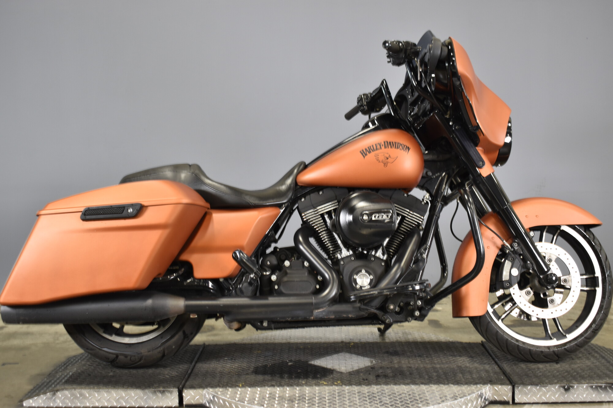 2009 Harley-Davidson® Electra Glide® Ultra Classic® Two-Tone Light
