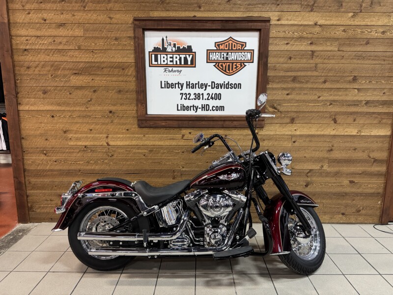 2015 Harley-Davidson® Softail® Deluxe Two-Tone Mysterious Red Sunglo/Blackened Cayenne Sunglo FLSTN