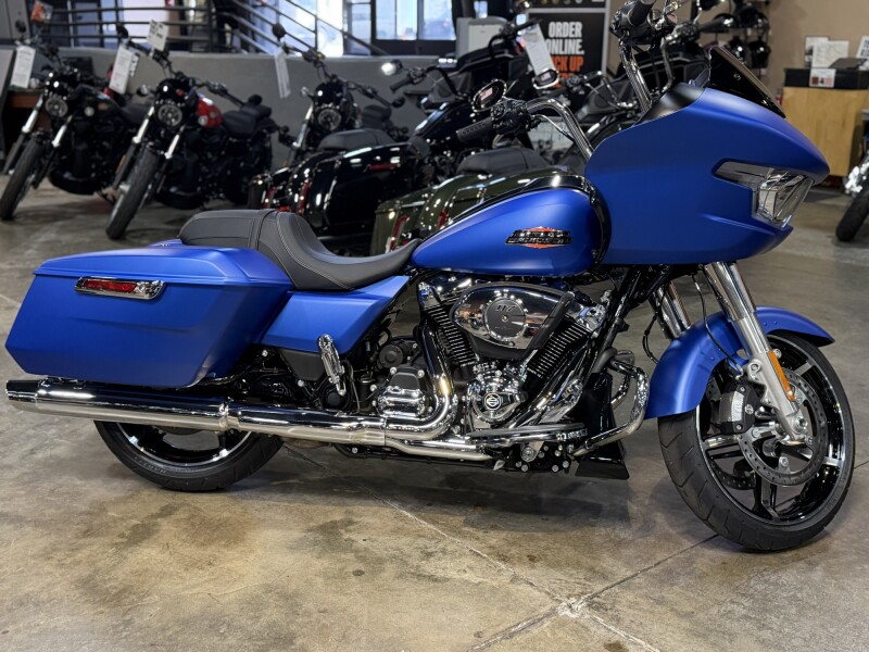 2026 Harley-Davidson® Road Glide™ Aurora Blue Denim Chrome Trim