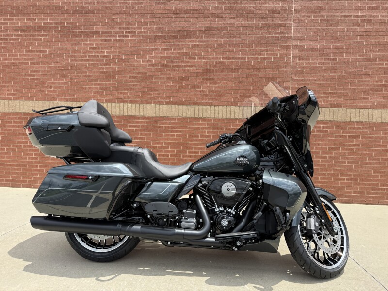 2026 Harley-Davidson® Street Glide Limited Iron Horse Metallic Black Trim