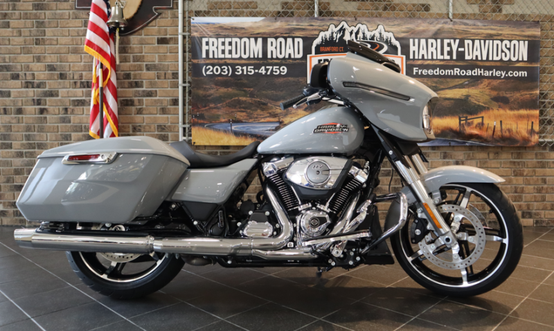 2025 Street Glide™ (FLHX)
