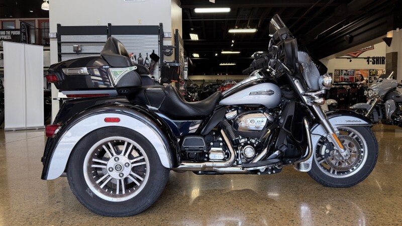 2020 Harley-Davidson® Tri Glide® Ultra Midnight Blue/Barracuda Silver