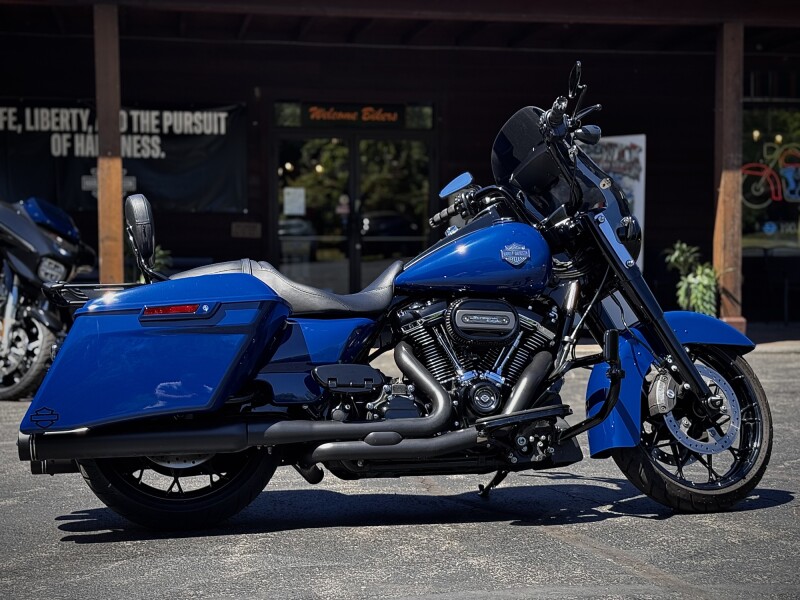 2023 Harley-Davidson® Road King® Special Bright Billiard Blue
