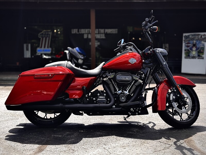2025 Harley-Davidson® Road King® Special Whiskey Fire