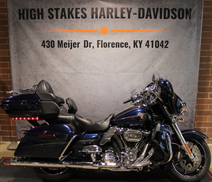 2018 Harley-Davidson<sup>®</sup> 115th Anniversary CVO<sup>™</sup> Limited Odyssey Blue FLHTKSE ANV