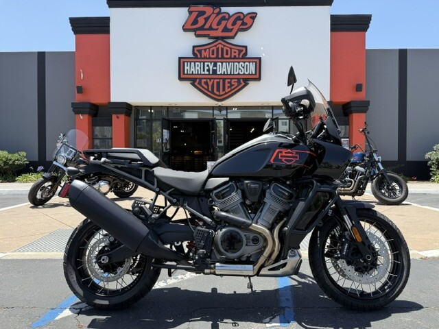 2026 Harley-Davidson® Pan America® 1250 Special Vivid Black Black Laced Wheels