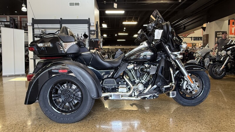 2017 Harley-Davidson® Tri Glide® Ultra Black