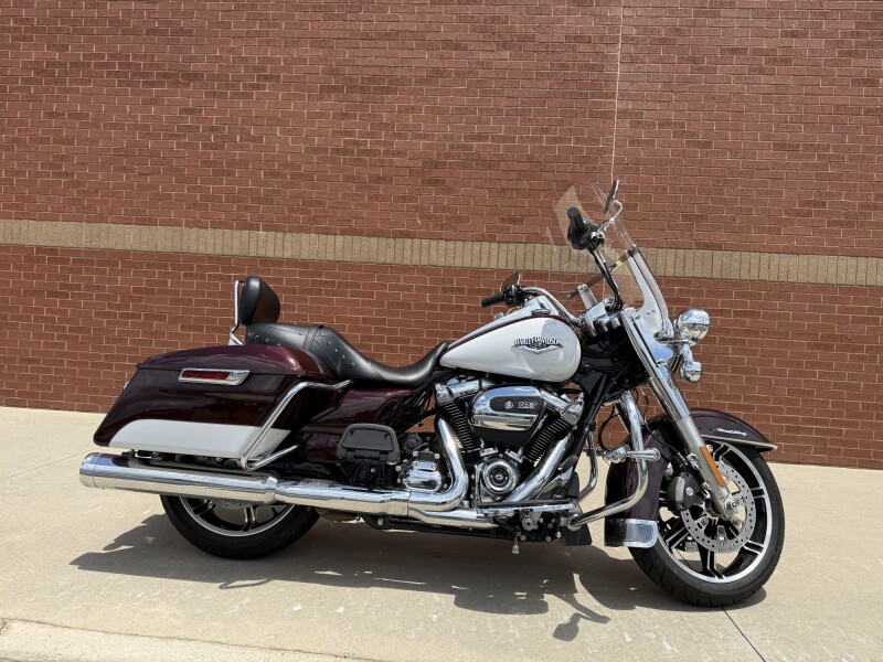 2021 Harley-Davidson® Road King® Midnight Crimson & Stone Washed White Pearl