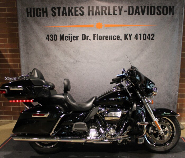 2018 Harley-Davidson® Ultra Limited Vivid Black FLHTK