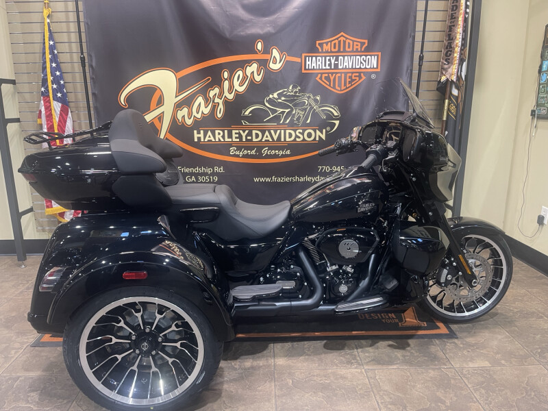 2026 Harley-Davidson® Street Glide 3 Limited Vivid Black - Black Finish