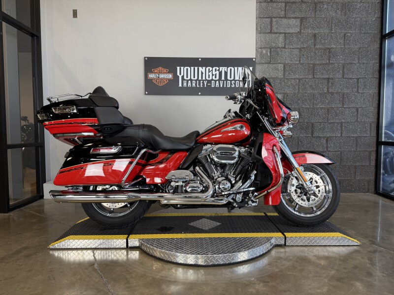 2016 Harley-Davidson® CVO™ Limited FLHTKSE