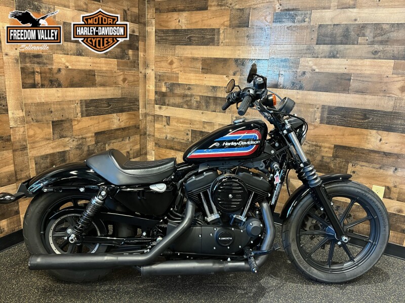 2021 Harley-Davidson® Iron 1200™ Vivid Black XL1200N