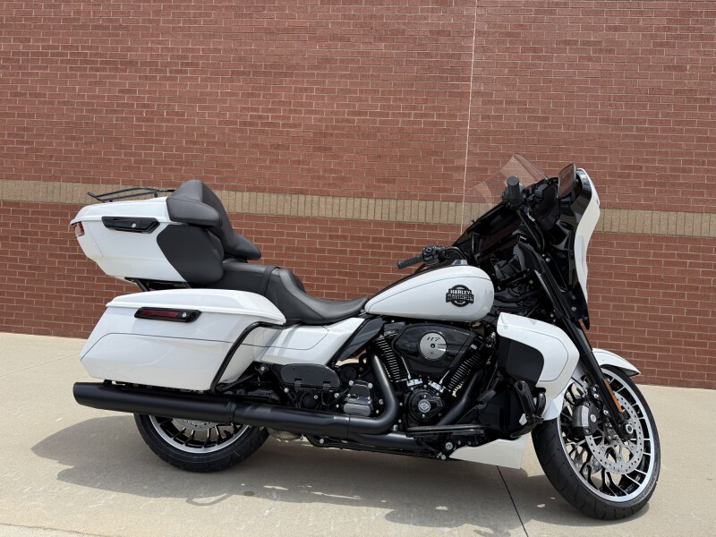 2026 Harley-Davidson® Street Glide Limited White Onyx Pearl Black Trim