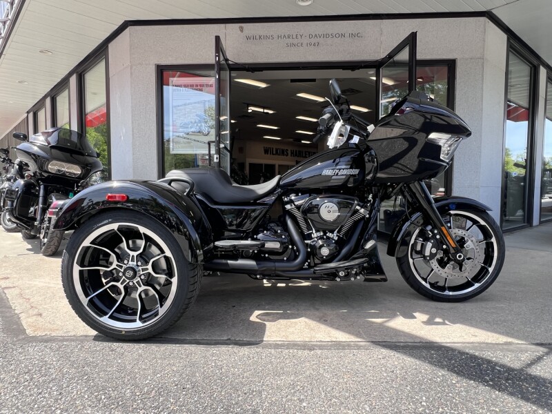 2026 HARLEY-DAVIDSON FLTRT ROAD GLIDE 3 in Vivid Black with Black Trim