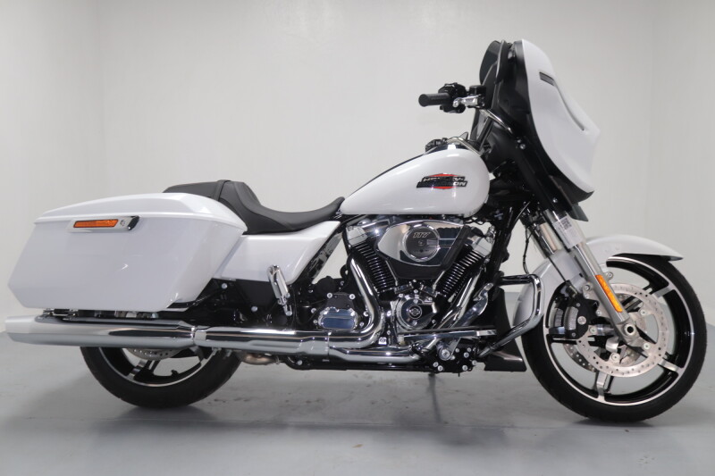2024 Harley-Davidson® Street Glide® White Onyx Pearl