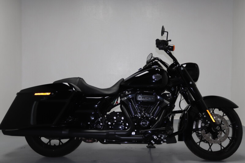 2024 Harley-Davidson® Road King™ Special Vivid Black