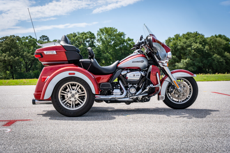 2019 Harley-Davidson Tri Glide Ultra FLHTCUTG