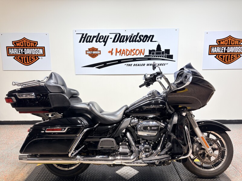 2017 FLTRU Harley-Davidson® Road Glide® Ultra Vivid Black