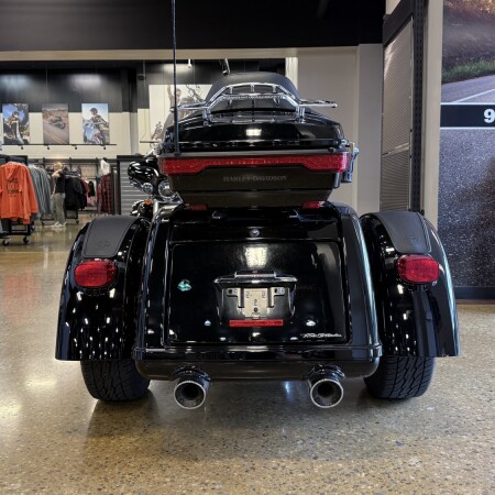 2019 Harley-Davidson® Tri Glide® Ultra Vivid Black thumb 1