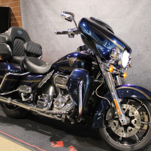 2018 Harley-Davidson<sup>®</sup> 115th Anniversary CVO<sup>™</sup> Limited Odyssey Blue FLHTKSE ANV thumb 2