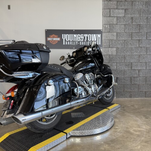 2018 Indian Motorcycle Roadmaster®  thumb 2