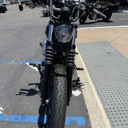 2026 Harley-Davidson® Street Bob® thumb 2