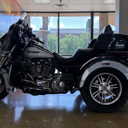 2020 Harley-Davidson® Tri Glide® Ultra Midnight Blue/Barracuda Silver thumb 2