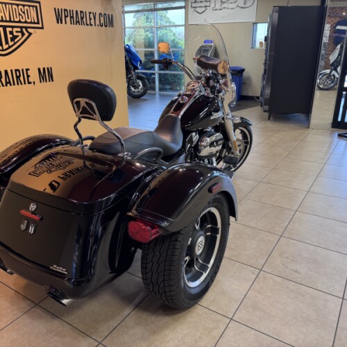2022 Harley-Davidson® Freewheeler® Vivid Black thumb 0