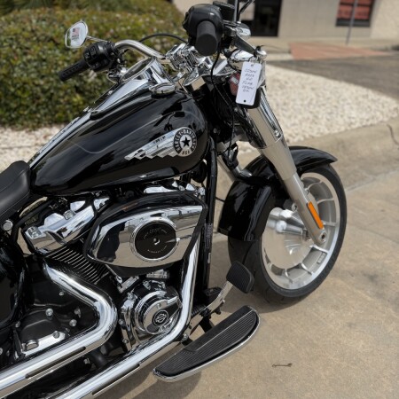 2026 Harley-Davidson® Fat Boy® Vivid Black Chrome Trim thumb 3