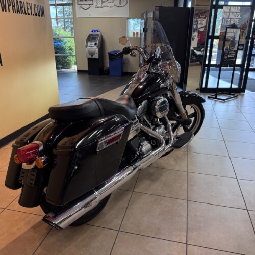 2016 Harley-Davidson® Switchback™ Vivid Black thumb 0